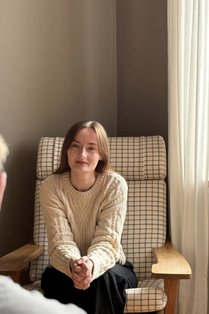 Psykolog og sexologisk rådgiver Louisa Madsen taler med en klient om skam og usikkerhed omkring seksualitet