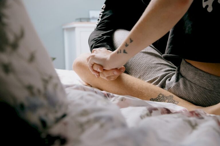 Kvinde taler med sin læge om, hvordan hendes medicin påvirker hendes lyst til sex.