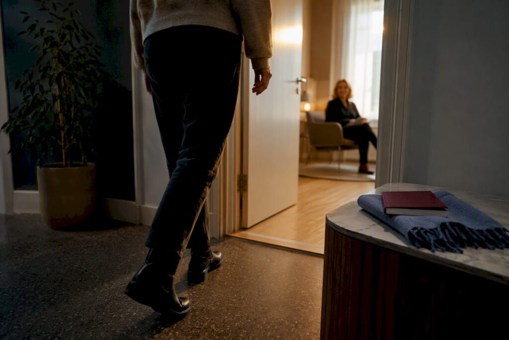 Personen søger støtte i et trygt rådgivningsmiljø